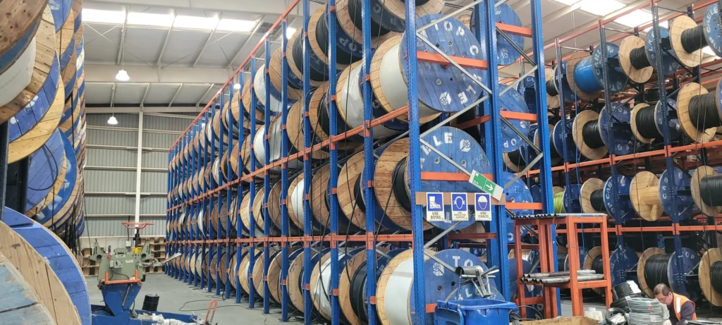 Rack porta bobinas para cables y materiales enrollados